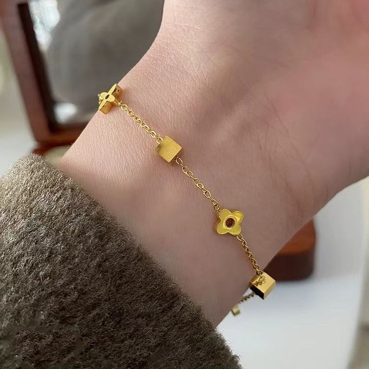 Bracelet chaîne à breloques plaqué or pour femme