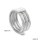 Bague pour femme avec cristaux scintillants et design ondulé