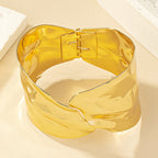 Bracelet jonc ouvert pour femme au design incurvé