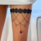 Accessoire de jambe élégant pour femme avec dentelle et chaînes