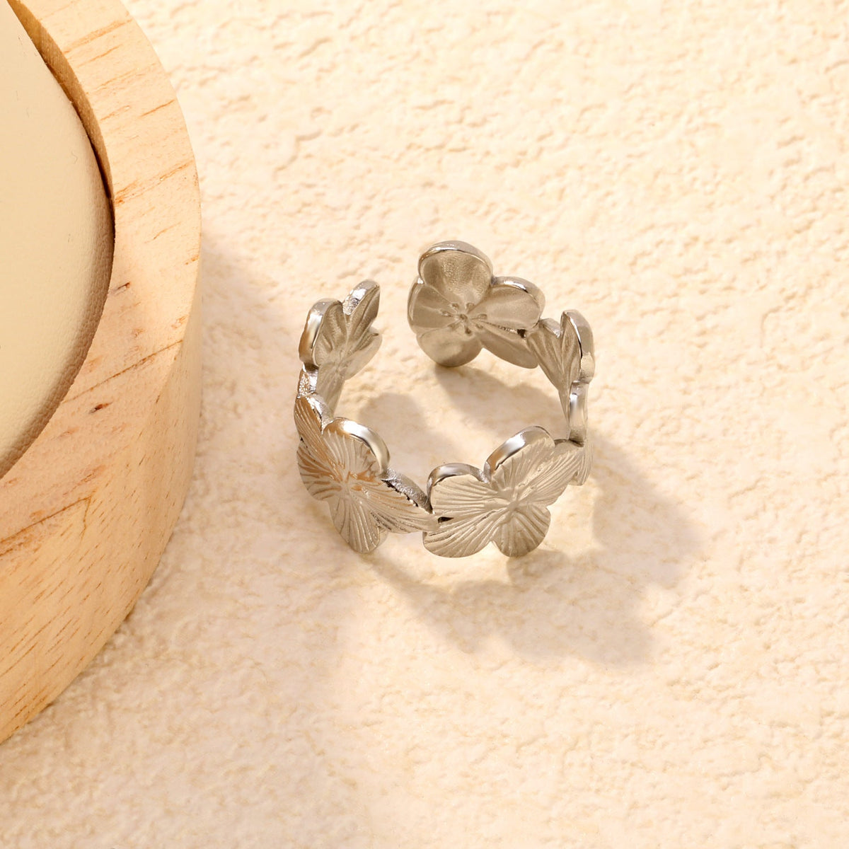 Bague réglable pour femme au design torsadé élégant
