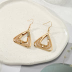 Boucles d'oreilles pour femme au design moderne et délicat