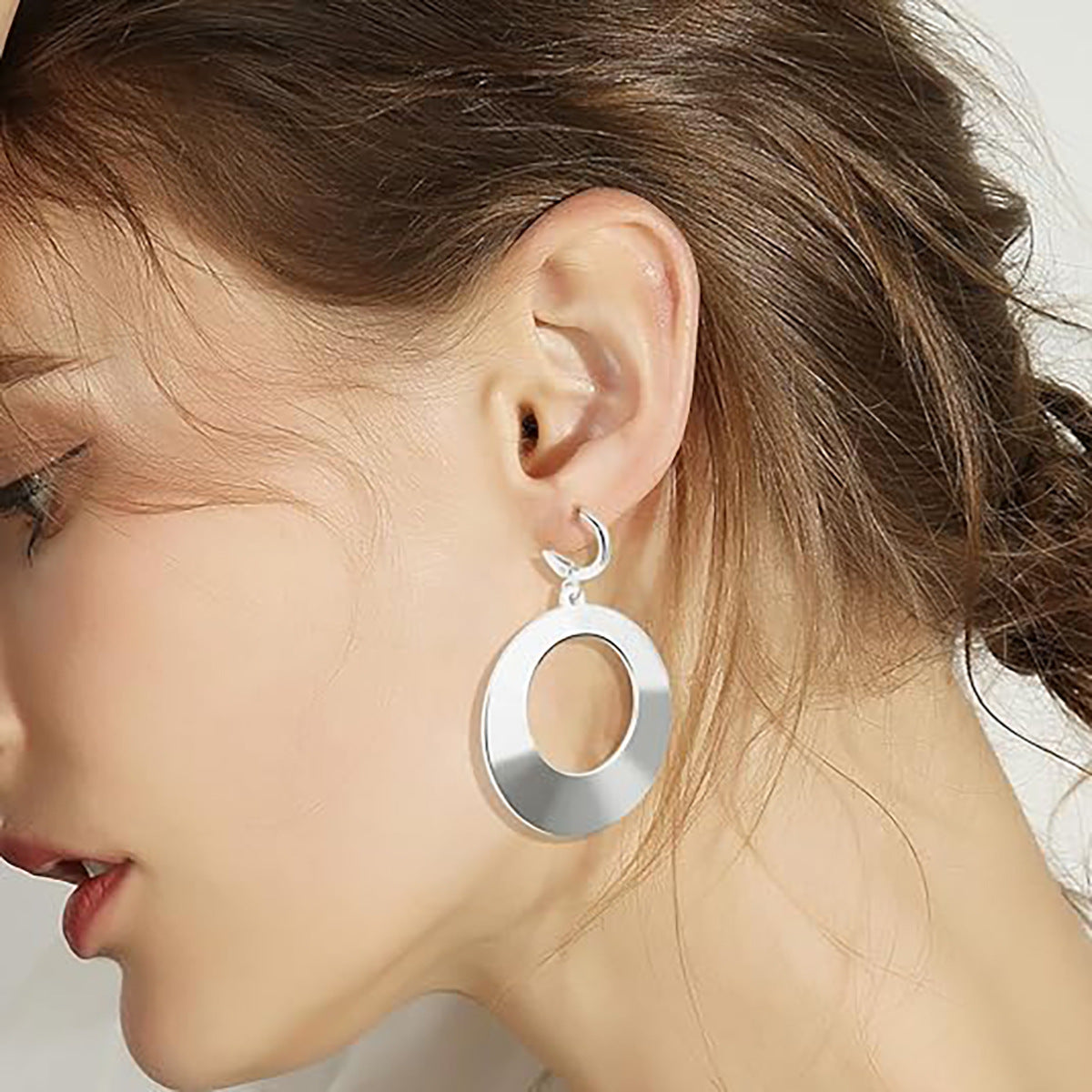 Boucles d'oreilles pendantes pour femme au design géométrique