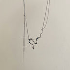 Collier pendentif serpent