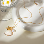 Collier pendentif croix pour femme avec détails en perles