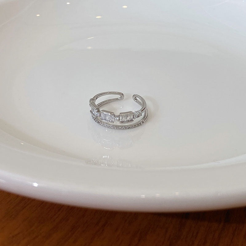 Bague ouverte pour femme avec zircons étincelants