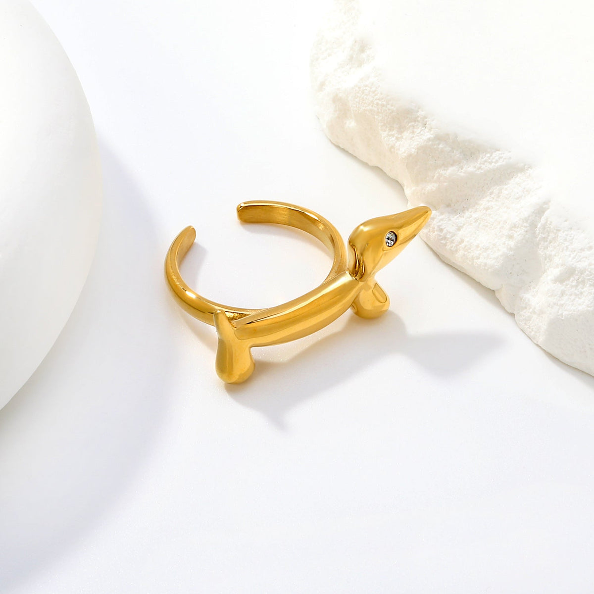 Bague pour femme design chien moderne avec zircone