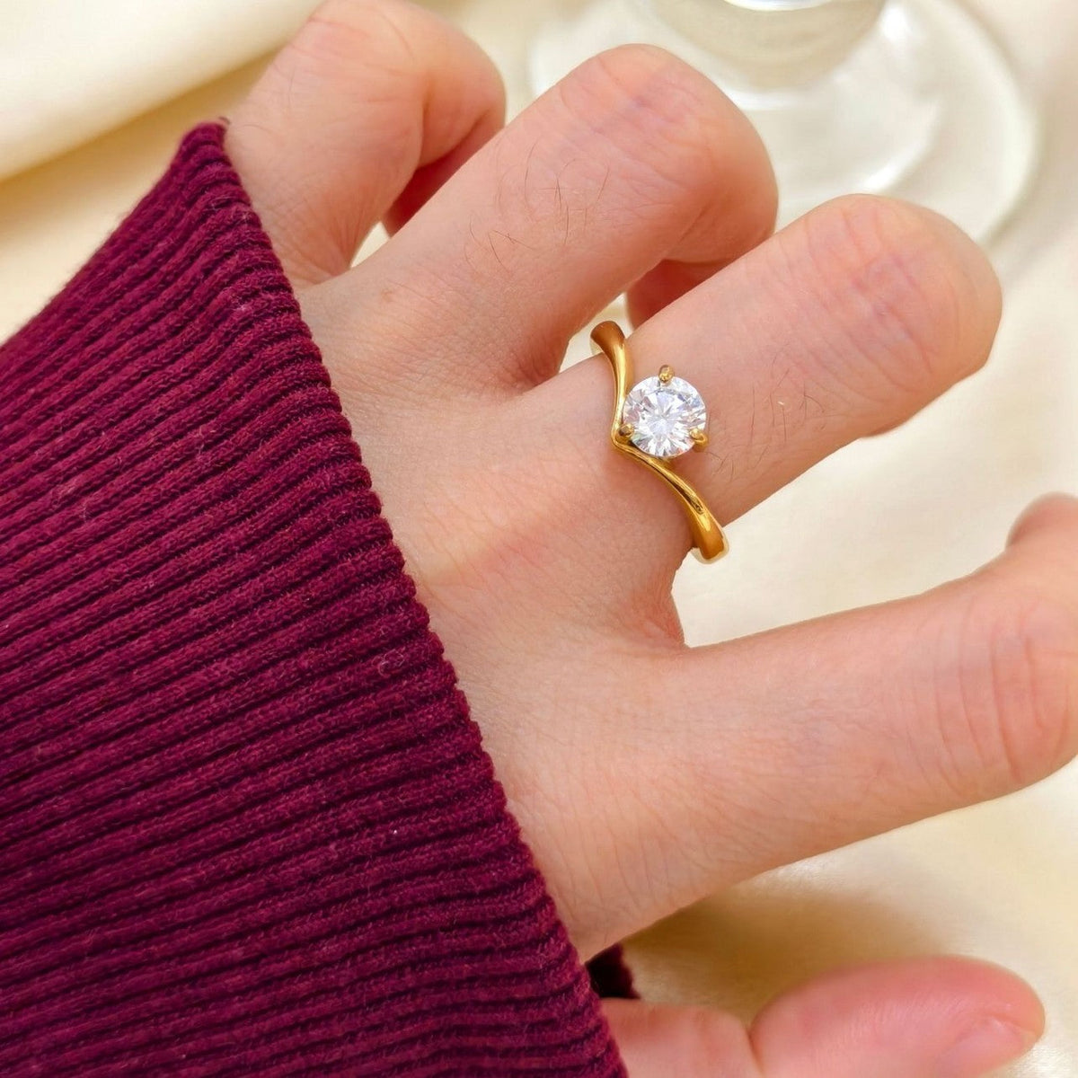 Bague solitaire élégante en forme de cœur pour femme