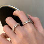 Bague en argent pour femme avec texture artistique