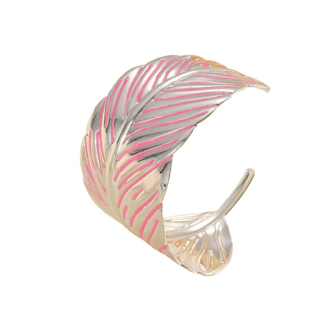 Bracelet ouvert pour femme au design de feuille tropicale
