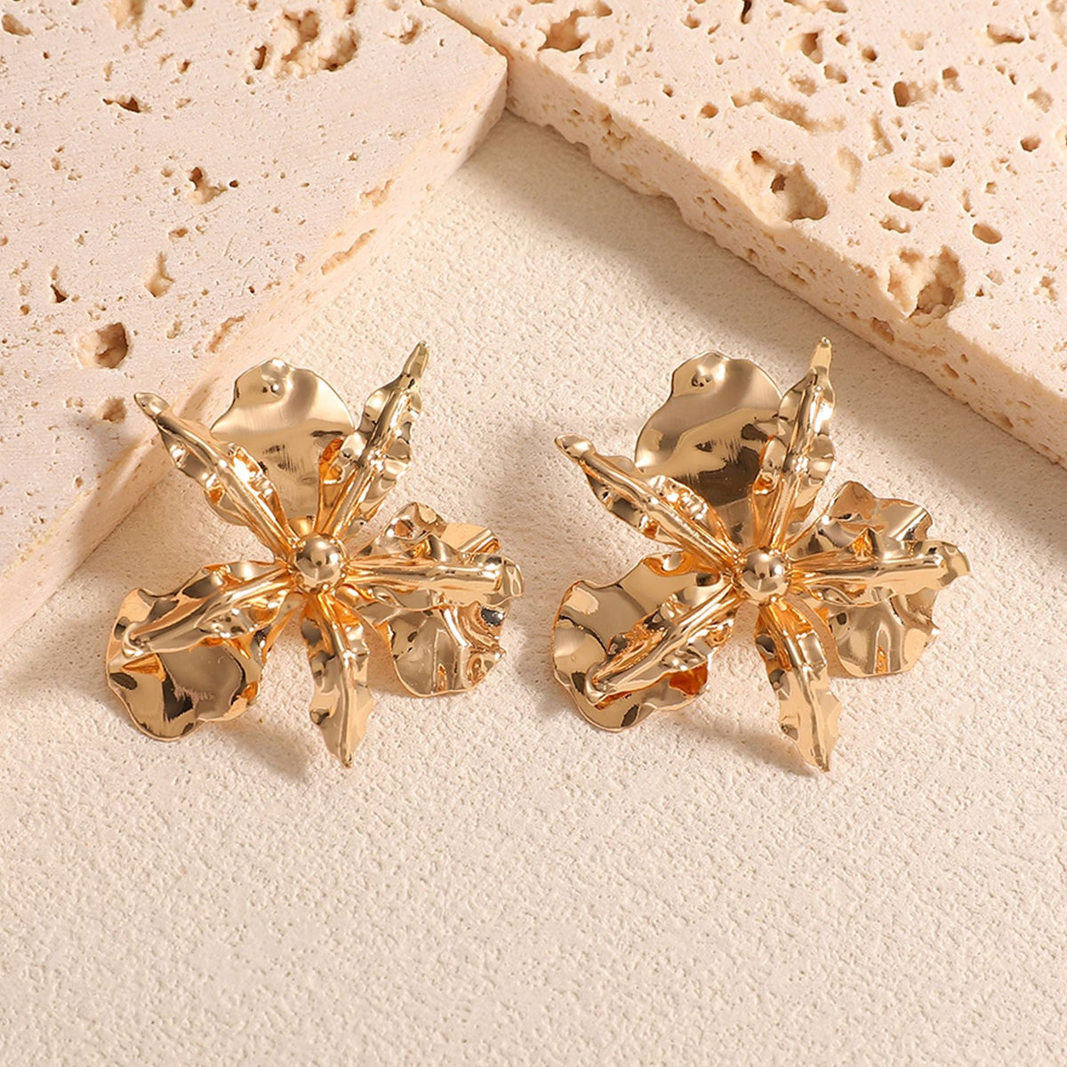 Boucles d'oreilles pour femme au design floral artistique
