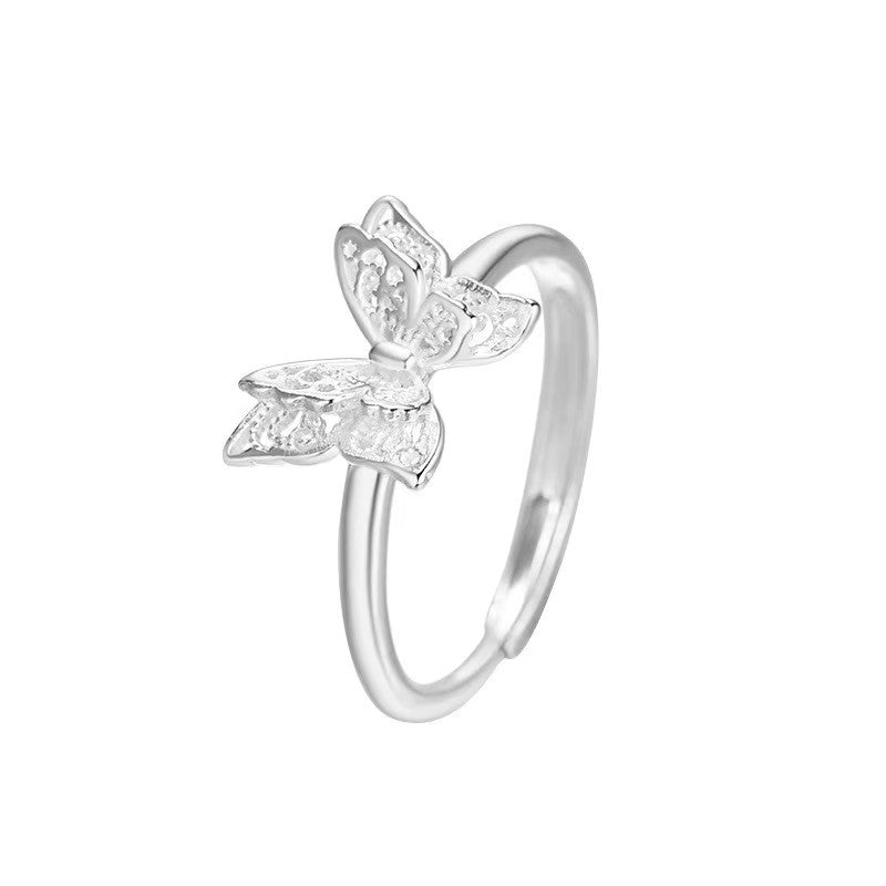 Bague papillon délicate pour femme avec détails fins