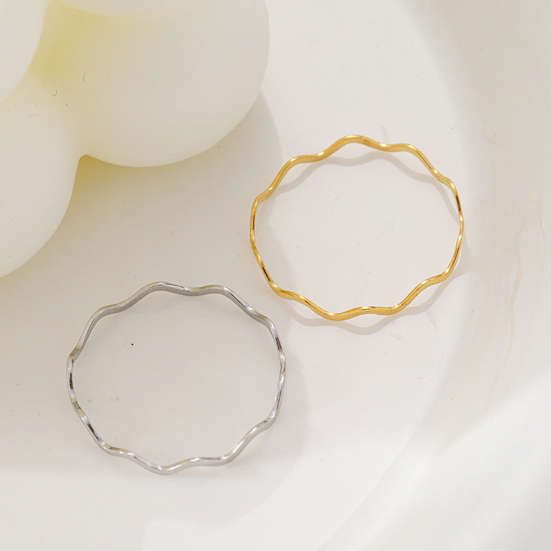 Bague minimaliste ondulée pour femme