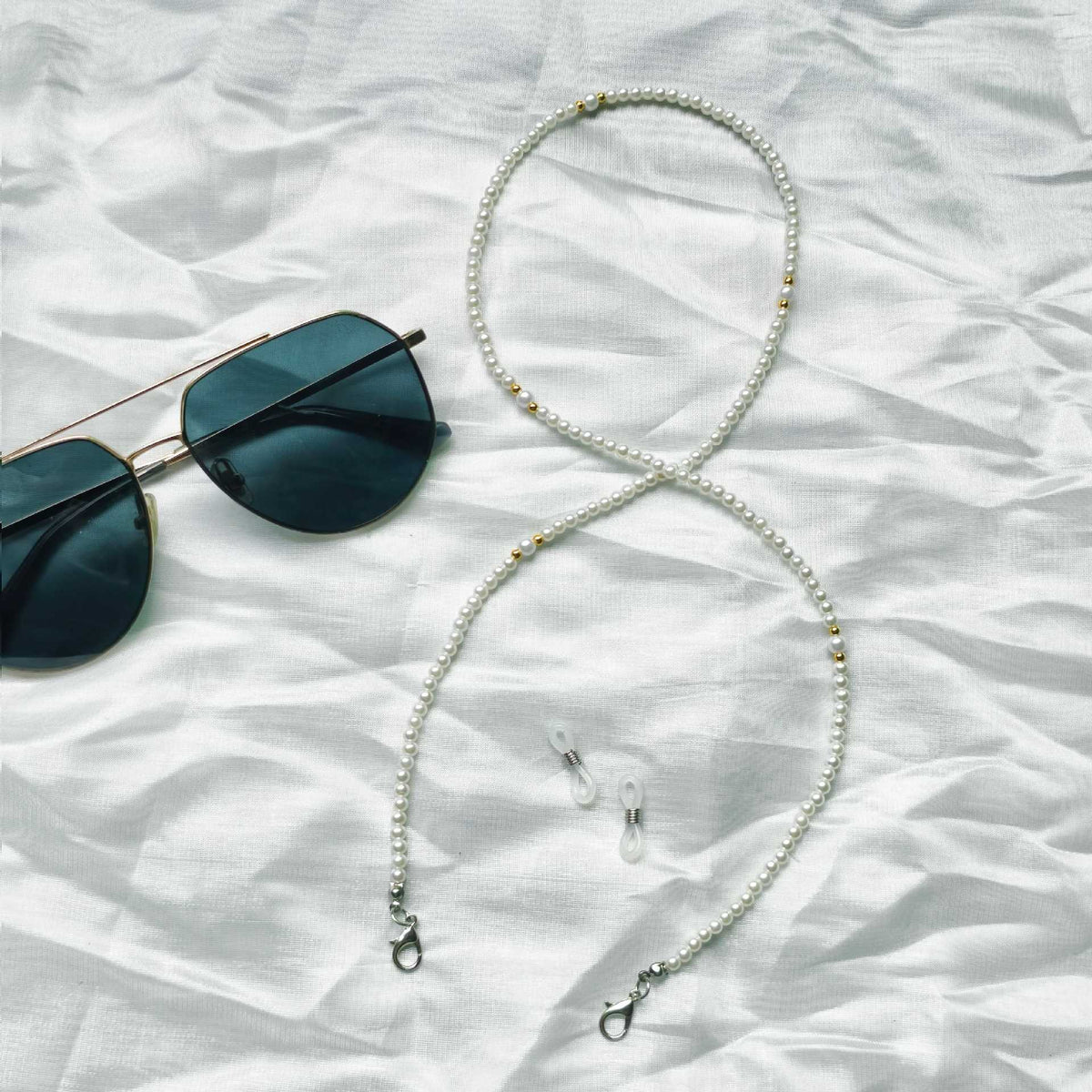 Collier de perles tendance avec accents dorés