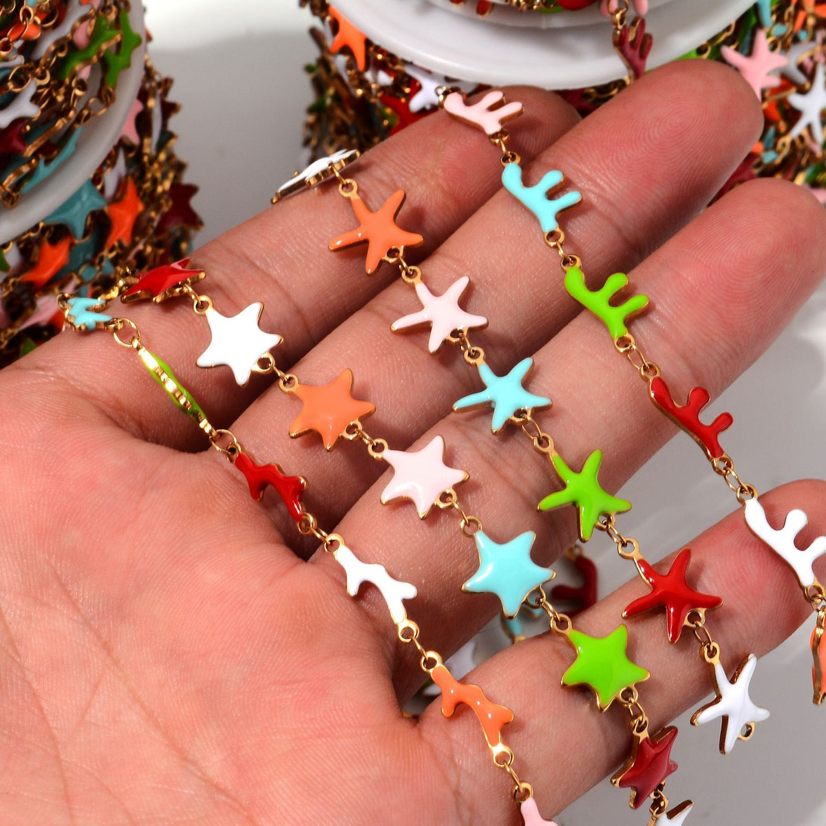 Chaîne de bijoux pour femme avec pendentifs colorés