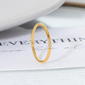 Bague simple pour femme avec détails en zircone