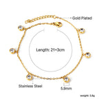 Collier délicat doré avec éléments de design élégants
