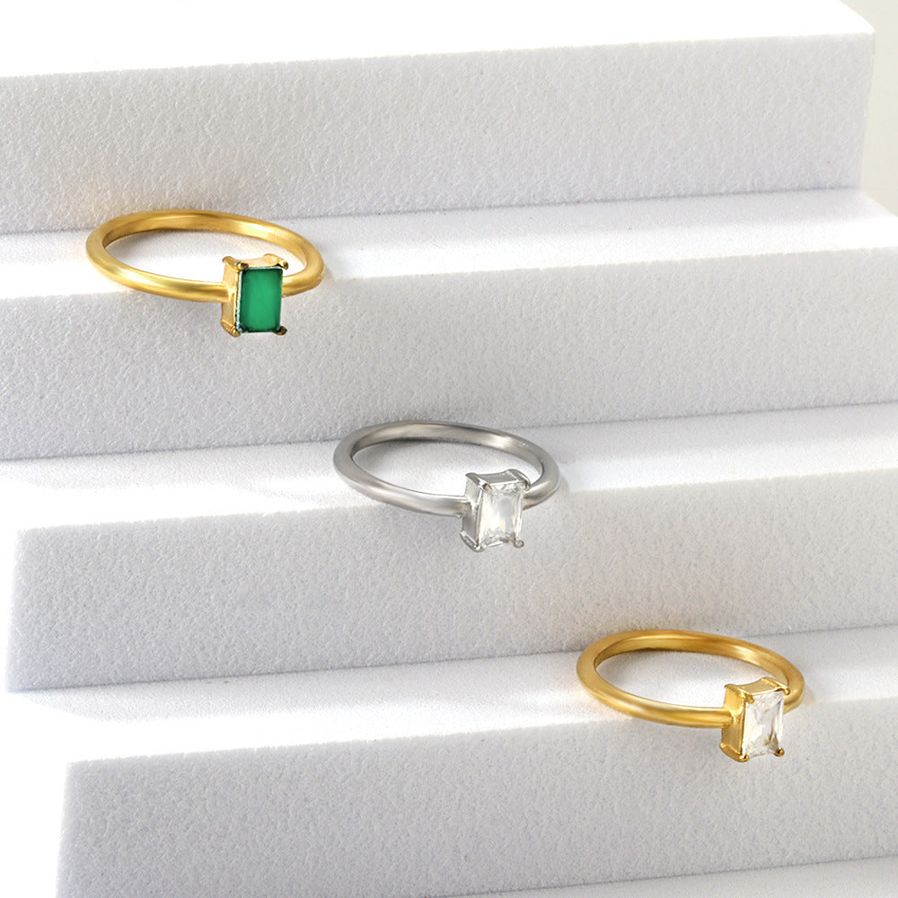 Bague élégante pour femme en acier inoxydable avec zircone