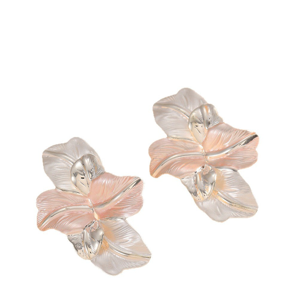Clips d'oreilles pour femme au design élégant d'orchidée