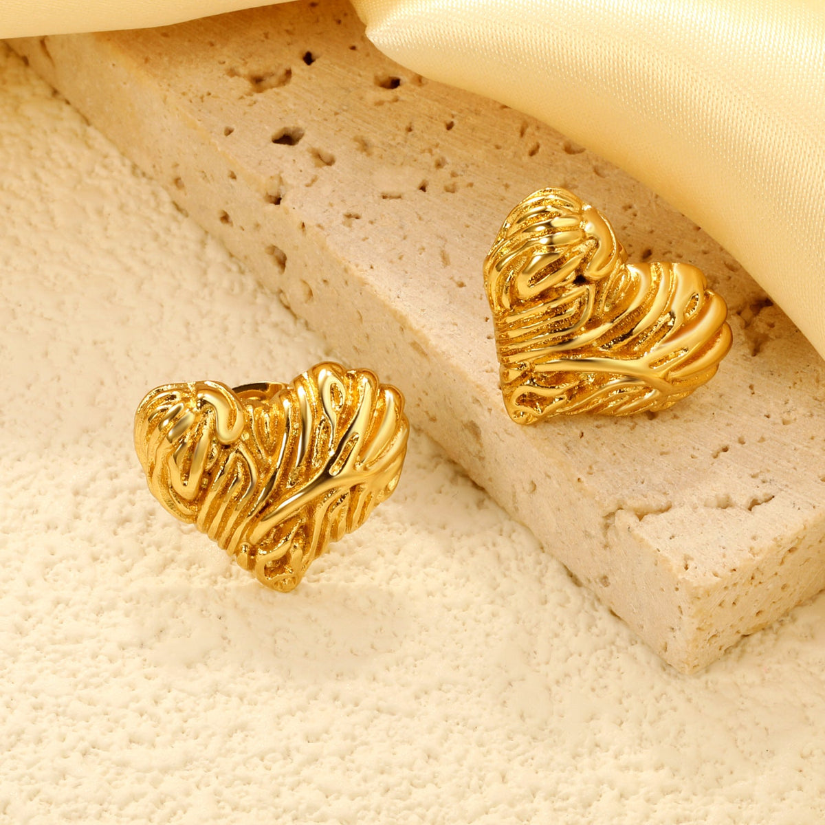 Clous d'oreilles pour femme motif cœur en acier inoxydable