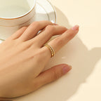 Bague arc élégante pour femme avec zircone