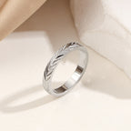 Bague anneau pour femme au design de feuille texturée