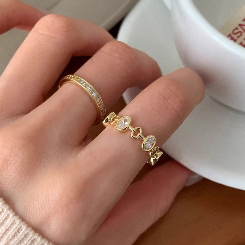 Bague brillante pour femme au design élégant