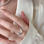 Bracelet moderne et minimaliste pour femme