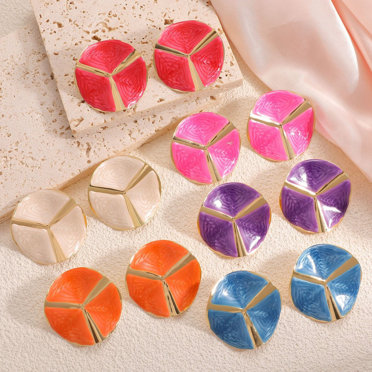 Boucles d'oreilles puces pour femme au design élégant et artisanal