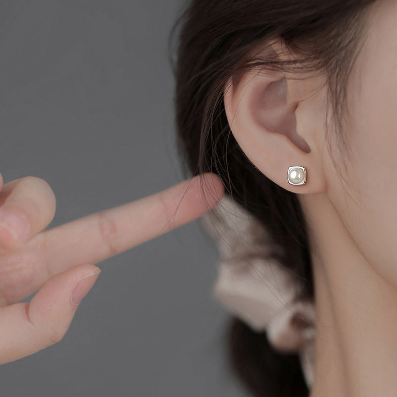 Boucles d'oreilles pour femme au design perlé avec accents argentés