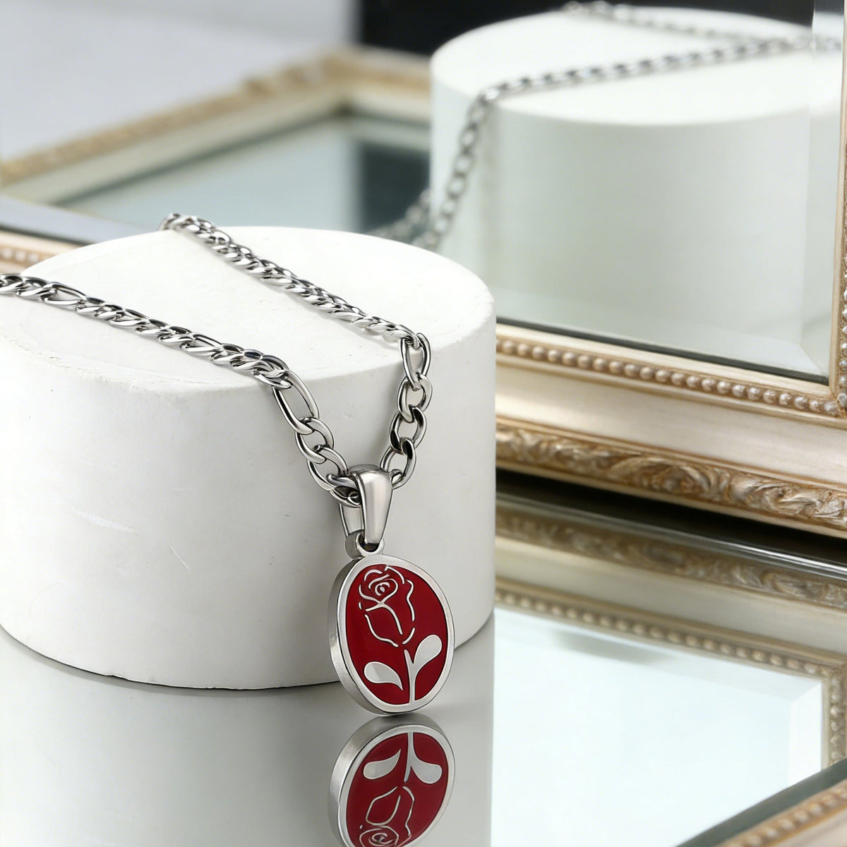 Collier pour femme avec pendentif rose et chaîne en acier inoxydable plaqué or