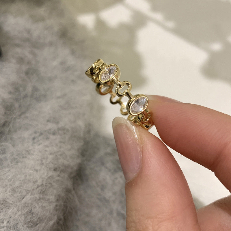 Bague brillante pour femme au design élégant