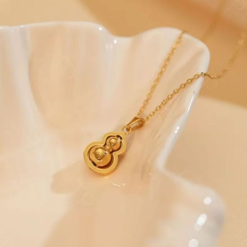 Collier luxueux avec pendentif doré pour femme