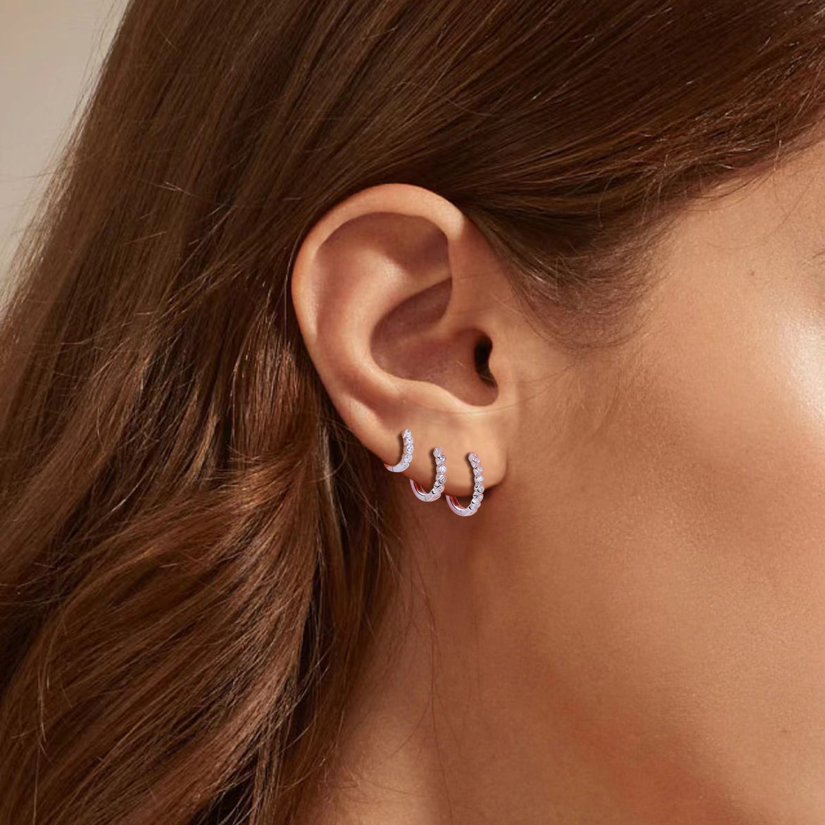 Boucles d'oreilles pendantes avec zircons modernes