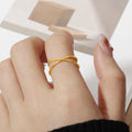 Bague pour femme au design incurvé élégant