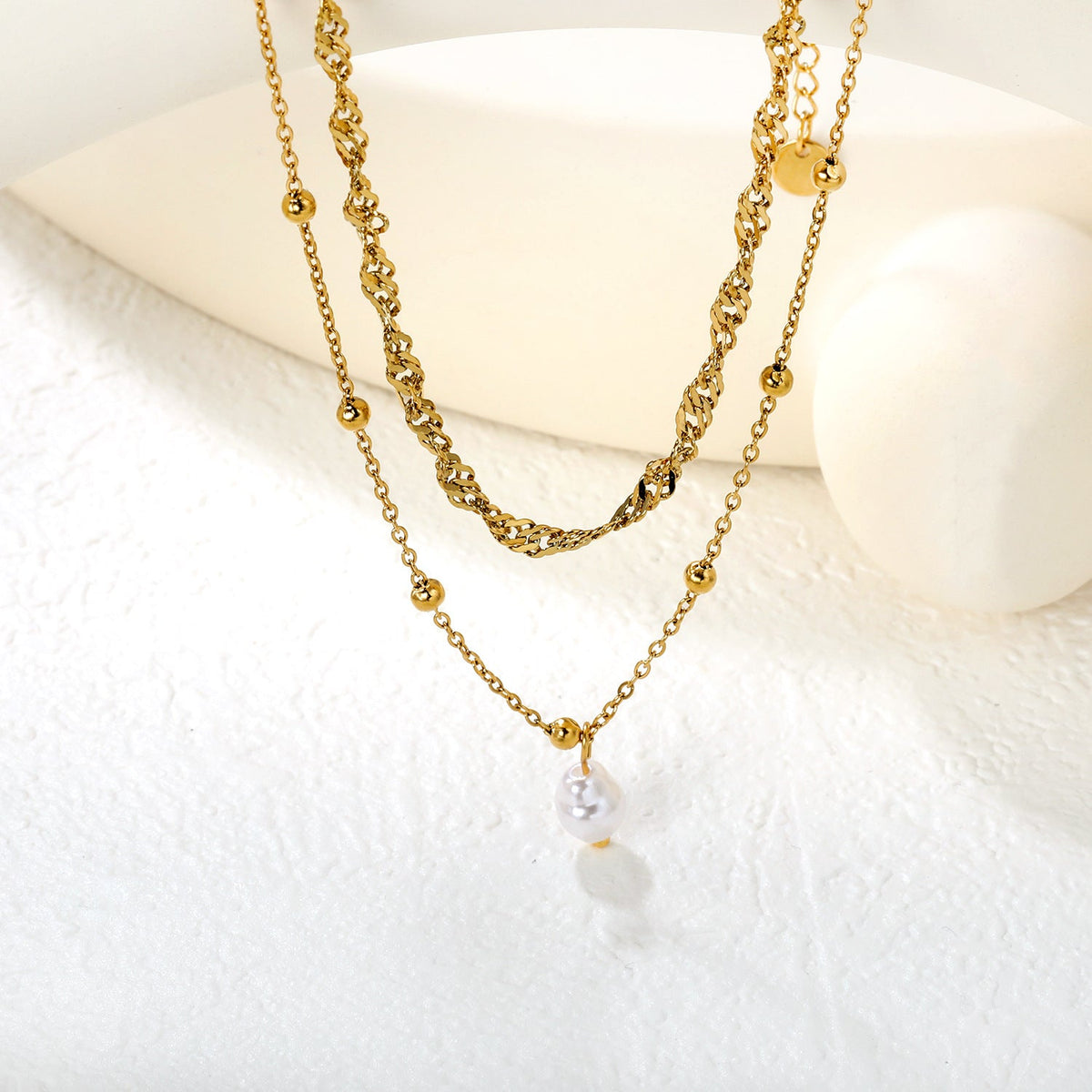 Collier multicouche pour femme avec pendentif perle et chaîne élégante