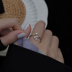 Offener Ring für Damen mit geschwungenem Design