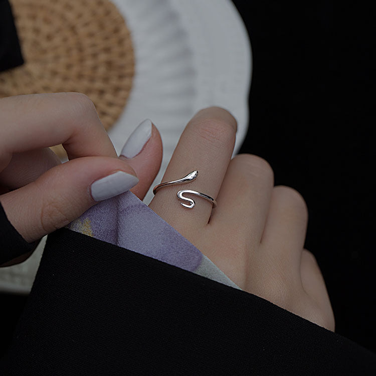 Offener Ring für Damen mit geschwungenem Design