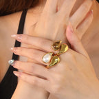 Bague pour femme design incurvé innovant et perle