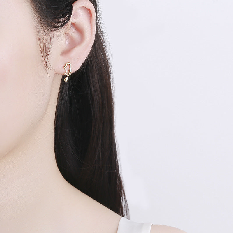 Boucles d'oreilles pour femme au design fluide créatif