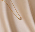 Collier pour femme avec pendentif zircone étincelant et chaîne délicate