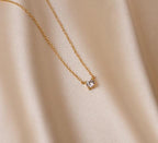 Collier pour femme avec pendentif zircone étincelant et chaîne délicate