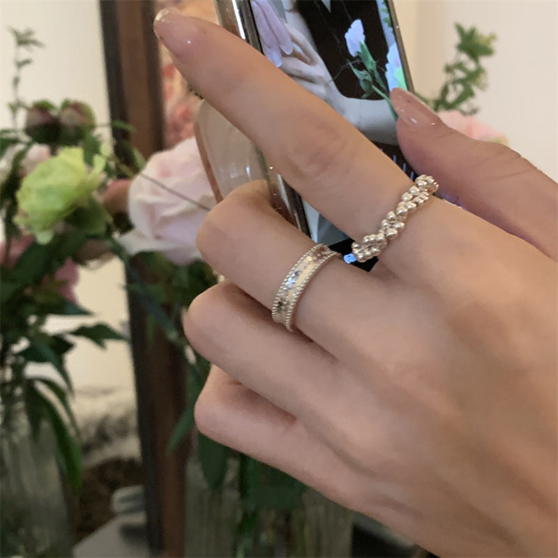 Bague en argent pour femme avec texture artistique