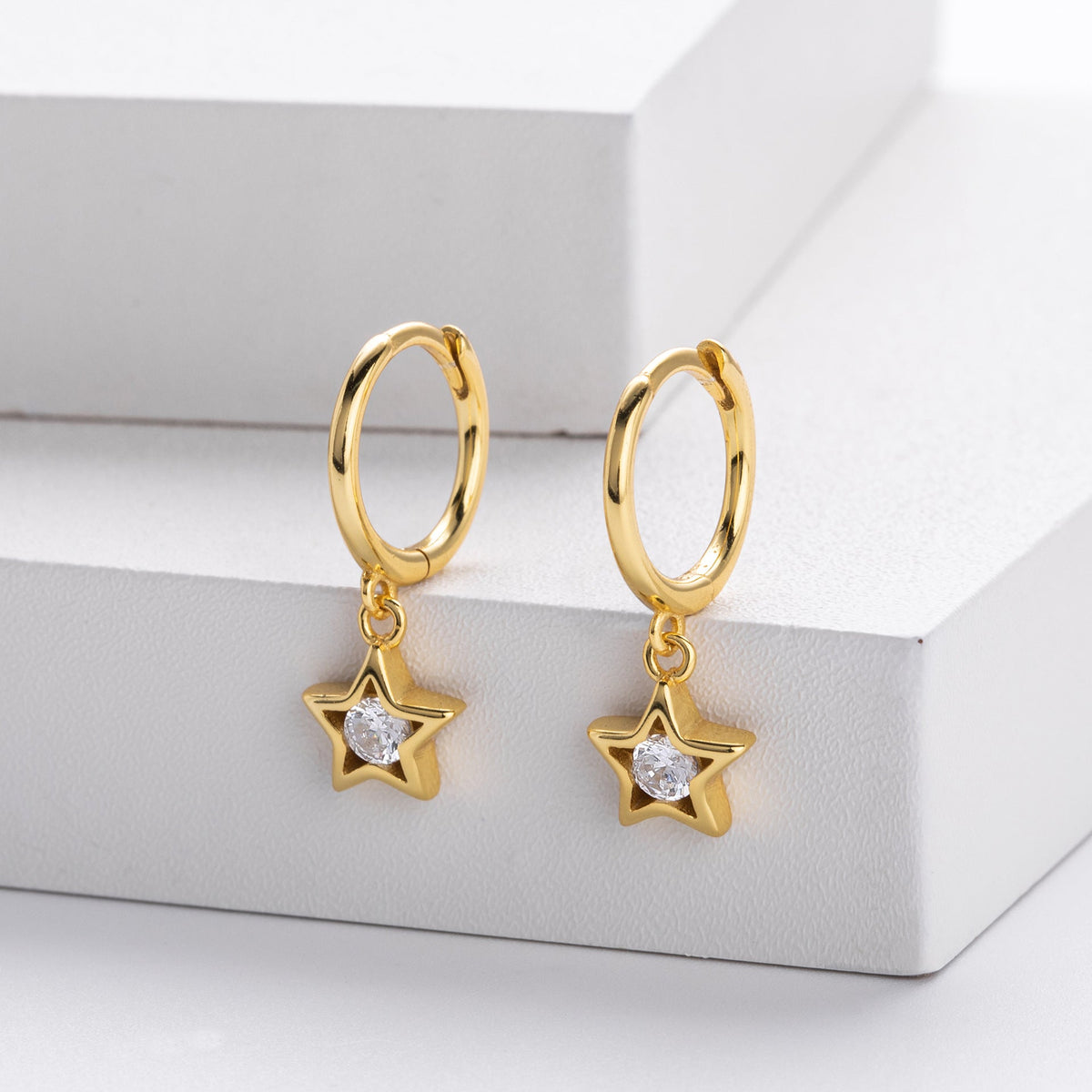 Boucles d'oreilles pendantes délicates pour femme avec étoile scintillante