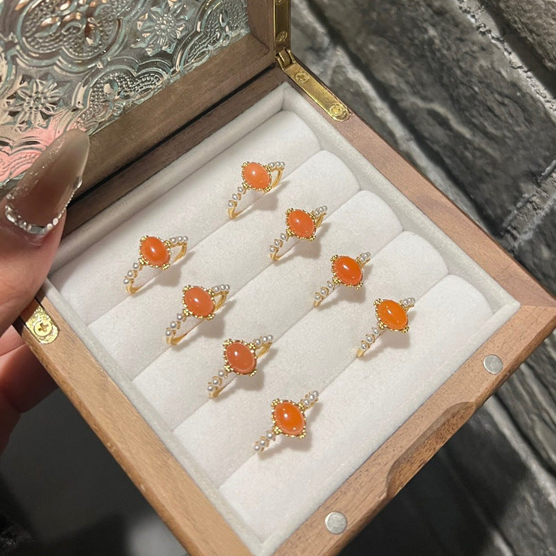 Bague pour femme avec quartz rose ovale et design doré