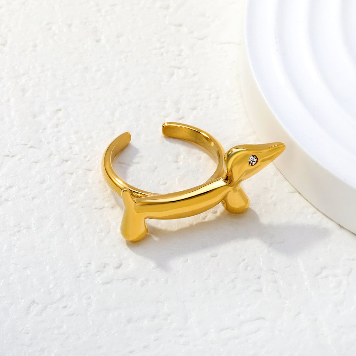 Bague pour femme design chien moderne avec zircone