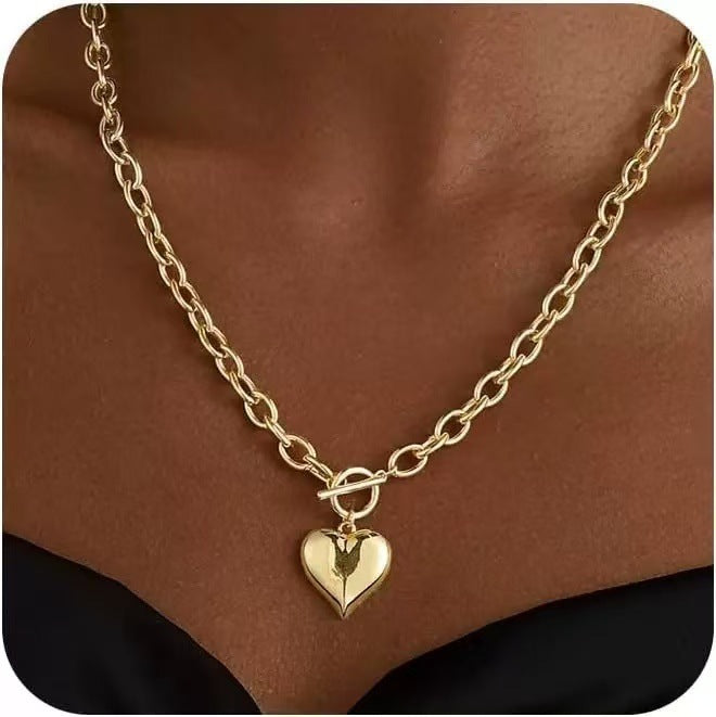 Collier pour femme à maillons robustes avec pendentif cœur