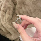 Bague moderne pour femme avec zircons