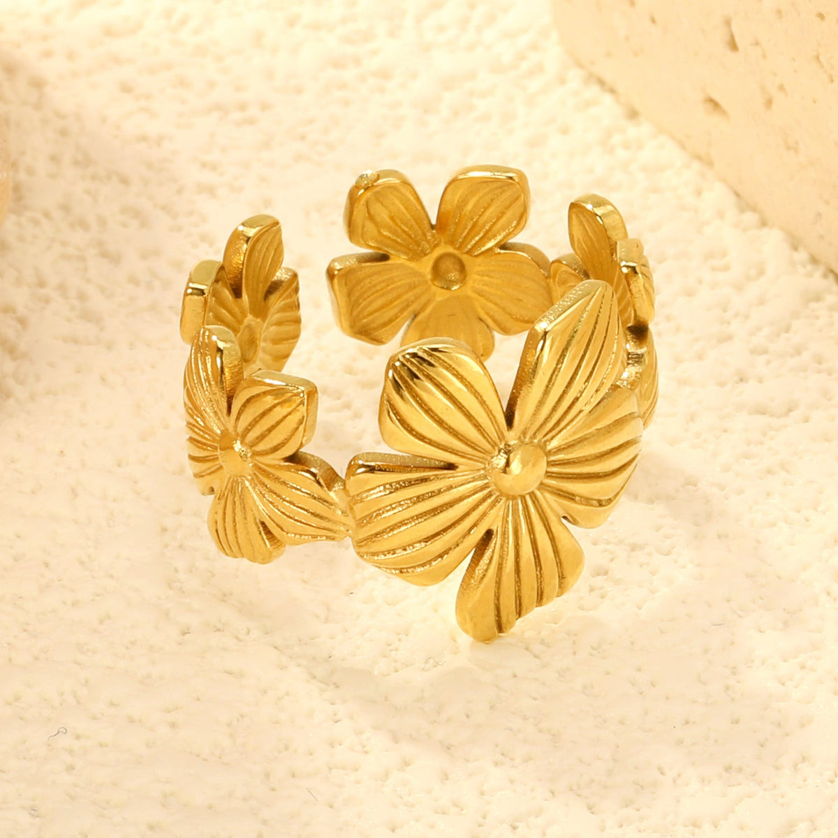 Bague réglable pour femme au design torsadé élégant