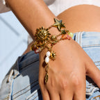 Bracelet pour femme avec pierres colorées et symbole de soleil doré
